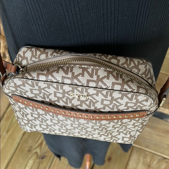 Stylish Brown Patterned Crossbody Bag - Picture 3 of 11